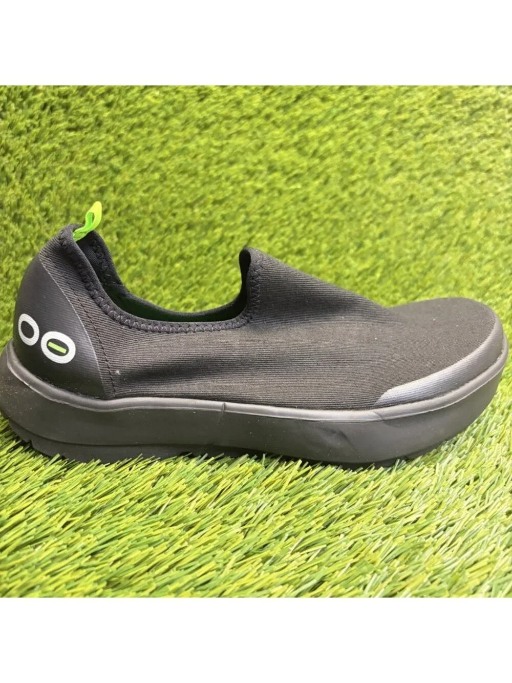 OOFOS OOmg eeZee Low Womens Size 8 Black Casual Walking Slip On Recovery Shoes
